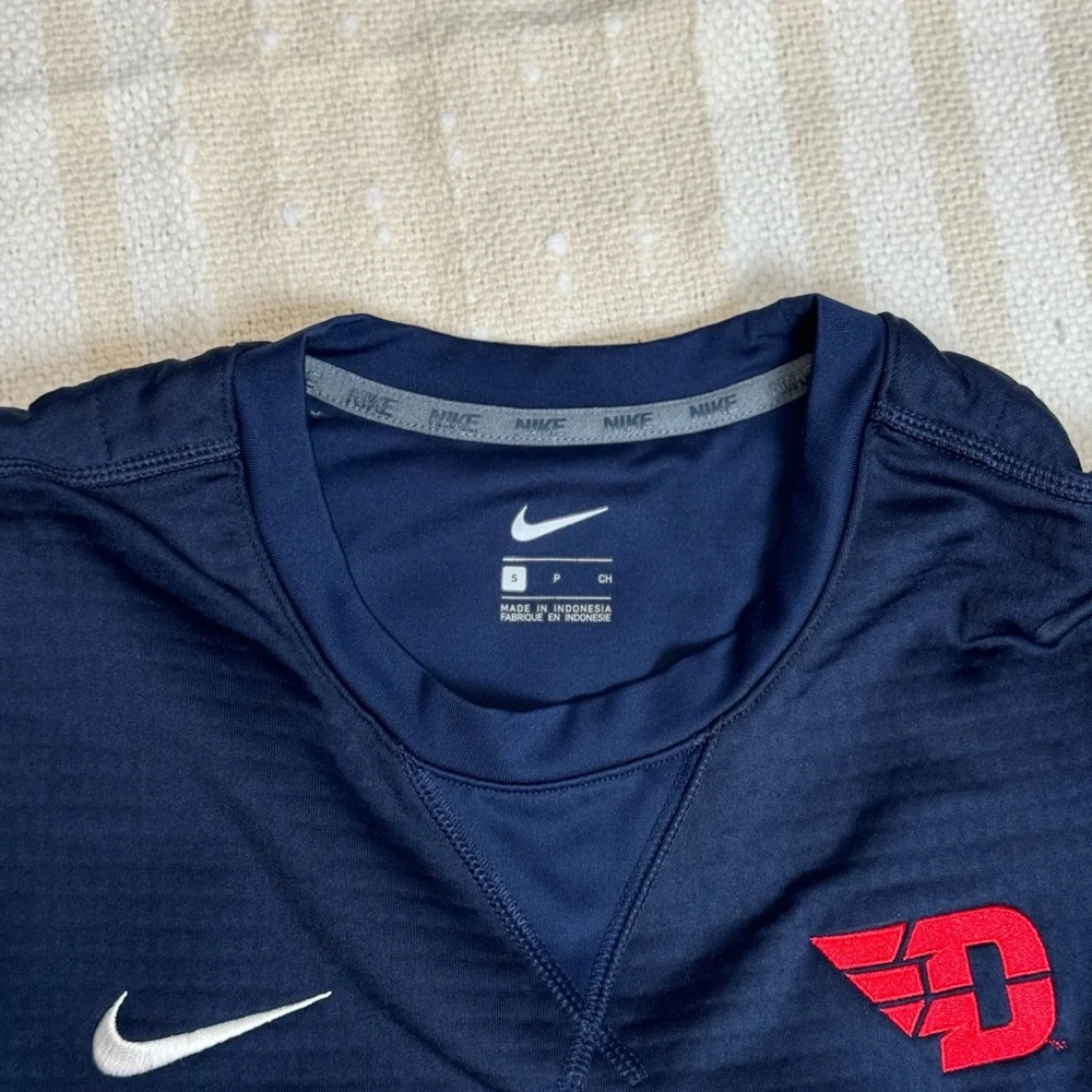 Nike University of Dayton/ UD flyers Modern Performance Crew Sweatshirt size s - Picture 5 of 9